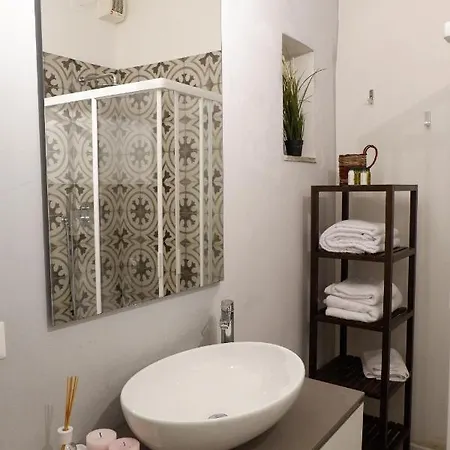 A Due Passi Da Ponte Vecchio *